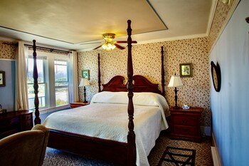 Historic Requa Inn