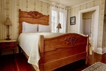 Historic Requa Inn