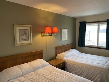 Sunset Motel & Resort
