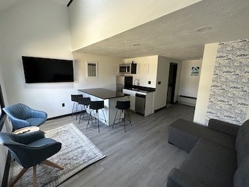 Harborside Suites