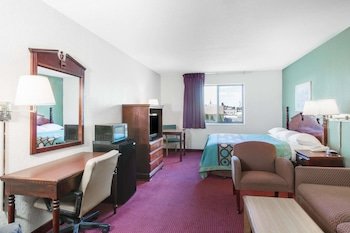 Super 8 by Wyndham Kennett