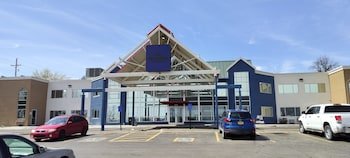 The Inn & Suites Omaha Near Zoo