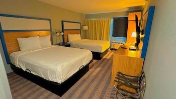 The Inn & Suites Omaha Near Zoo