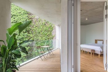 Carlotta Apartments