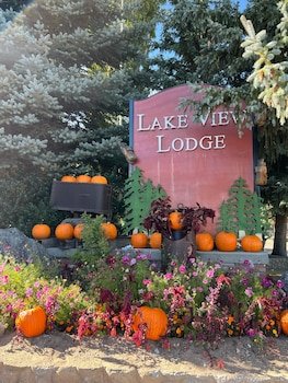 Lake View Lodge