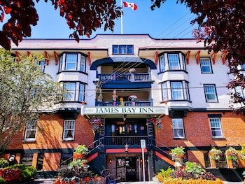 James Bay Inn Hotel, Suites & Cottage