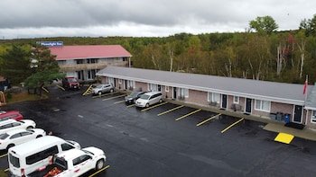 Moonlight Inn & Suites