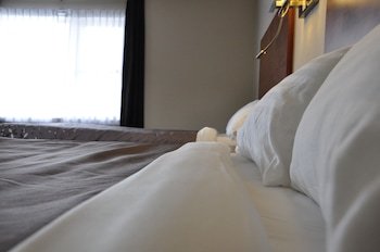 Moonlight Inn & Suites