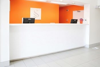 Schoenbrunn Inn & Suites