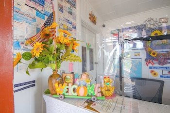 Sunflower Motel
