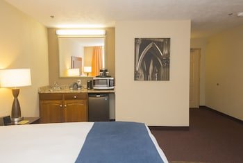 Ivy Court Inn & Suites