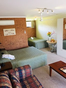 Colonial Motor Inn