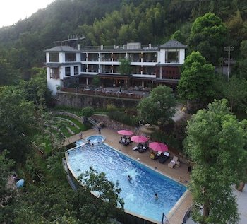Yangshuo Li River Resort