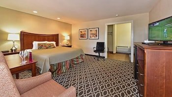 Sunday House Inn and Suites