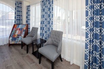 Travelodge by Wyndham Harbor City