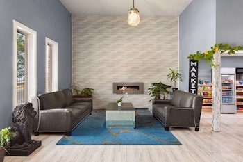 Super 8 by Wyndham Lenexa Overland Park/Mall Area