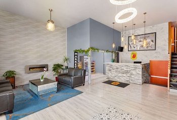 Super 8 by Wyndham Lenexa Overland Park/Mall Area
