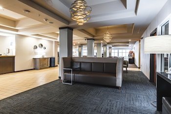 Holiday Inn Express & Suites New Martinsville