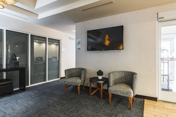 Holiday Inn Express & Suites New Martinsville