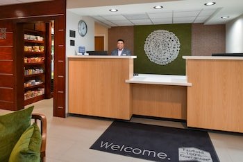 Fairfield Inn & Suites Arlington Near Six Flags