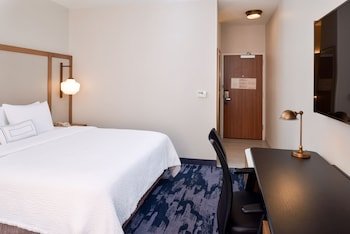Fairfield Inn & Suites Arlington Near Six Flags