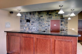 Cobblestone Inn & Suites