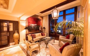 Delamar Greenwich Harbor