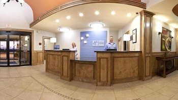Holiday Inn Express & Suites Kingsville