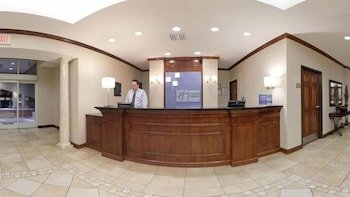 Holiday Inn Express & Suites Farmington