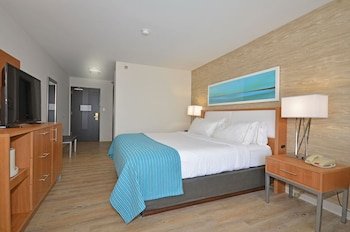 Holiday Inn Express & Suites Farmington