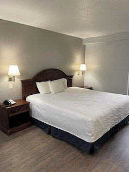 FairBridge Inn & Suites McDonough
