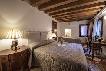Anzolo Palace - Rooms & Apartments
