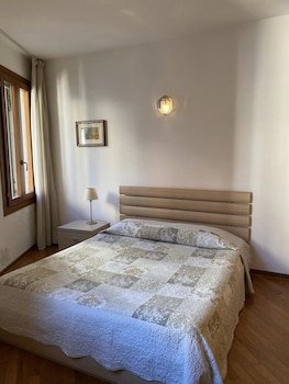 Anzolo Palace - Rooms & Apartments