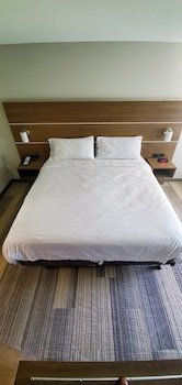 Holiday Inn Express & Suites Kinston