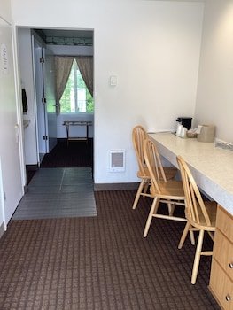 Ocean Breeze Motel