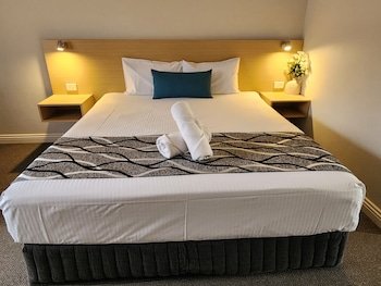 Country Gardens Motel