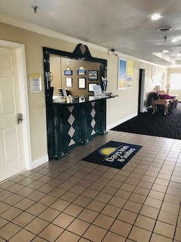 Days Inn & Suites by Wyndham Stuttgart