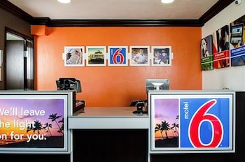 Motel 6 Modesto - Downtown