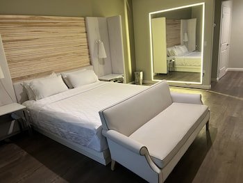 Aspire Inn & Suites
