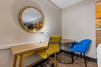 Days Inn by Wyndham Birmingham/West