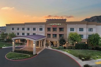 Courtyard Santa Clarita