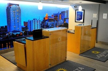 La Quinta Inn & Suites by Wyndham Rochester Mayo Clinic S