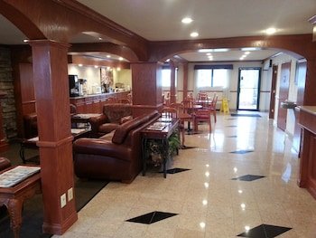 Days Inn & Suites by Wyndham Monroe