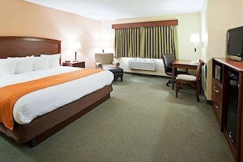 AmericInn by Wyndham Fargo West Acres
