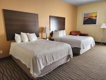 Days Inn & Suites by Wyndham Pasadena