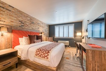 Hotel Lexen Newhall