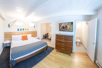 Monarch Motel