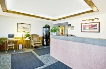 Americas Best Value Inn & Suites Thief River Falls