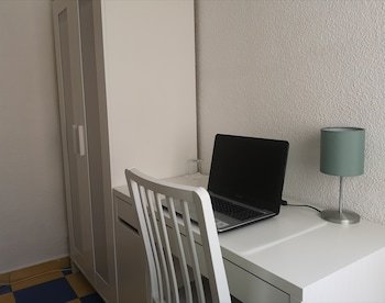 Hostal Avenida 57