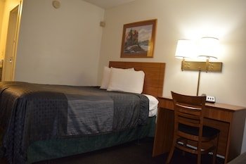 Value Inn - Livonia